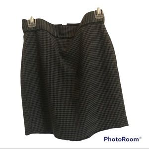 I’m selling a Banana republic black skirt